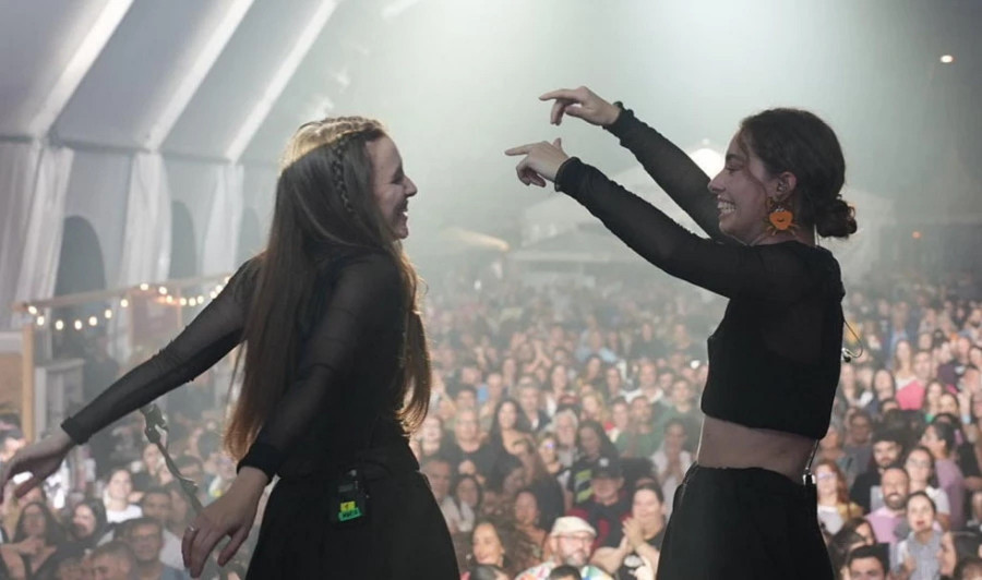 Fillas de Cassandra y De Ninghures se unen en una gala solidaria contra el cáncer infantil en Vilagarcía