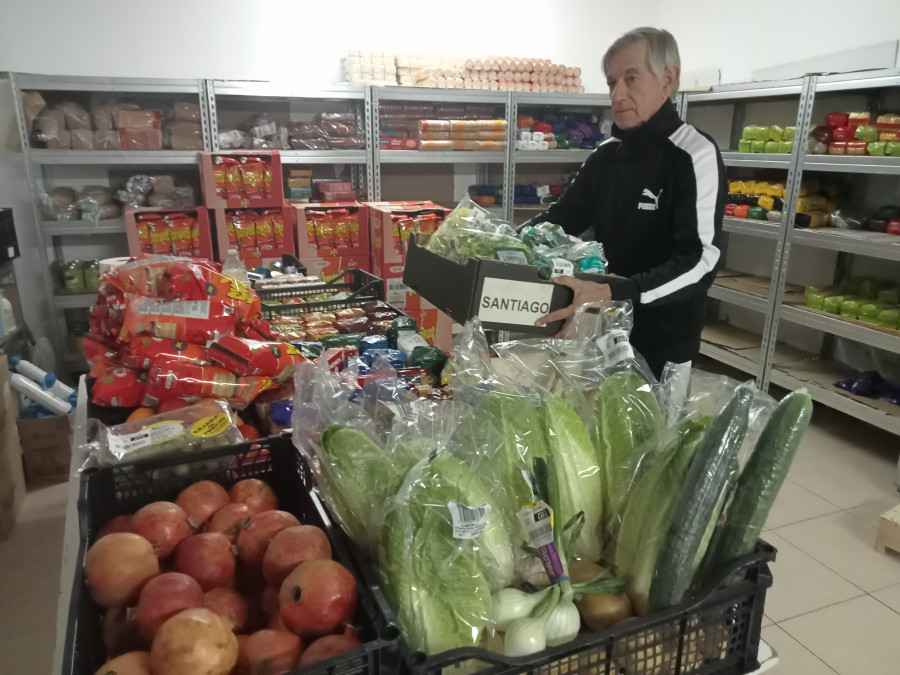 Reportaje | Escolares de Ribeira se vuelcan con la recogida de alimentos para los más necesitados