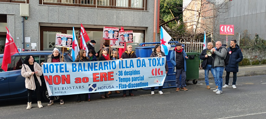 Los trabajadores del Hotel Balneario de la Toja continúan con las protestas por el ERE