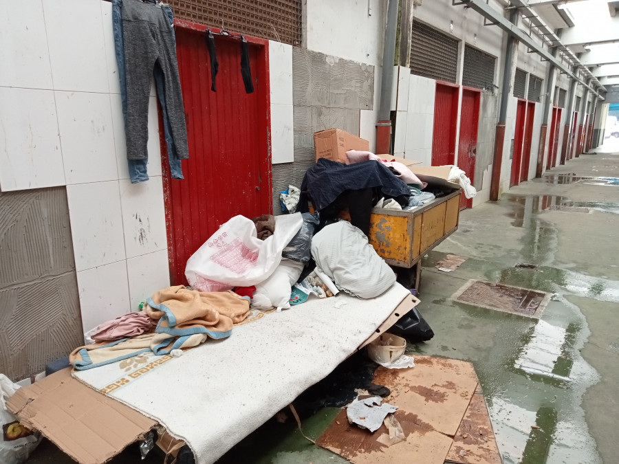 Preocupación entre los usuarios de chabolas del puerto de Ribeira por la presencia de varios okupas desalojados de Abesadas