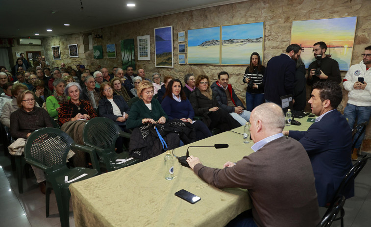 López muestra a las asociaciones locales las líneas de ayudas que se activan desde la Diputación