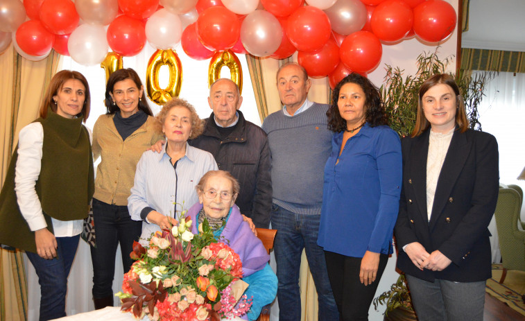 La portonovesa Carmen González cumple 100 años rodeada de su familia