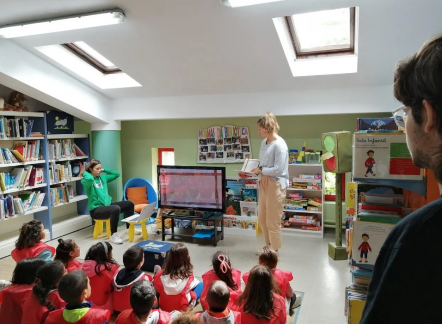 El programa “Biblioteca e máis” para fomentar la lectura de O Grove consigue un Premio María Moliner