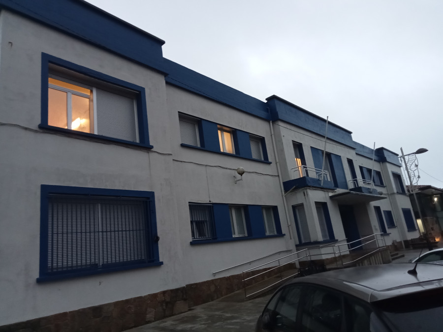 Gestionan en A Pobra el traslado al colegio de Bandaseca de la EEI Fernández Varela, y esta última se habilite como centro de salud