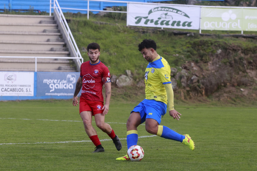 El Cambados gana en Bouzas con un gol de Ramón en el 89 tras un apagón (2-3)