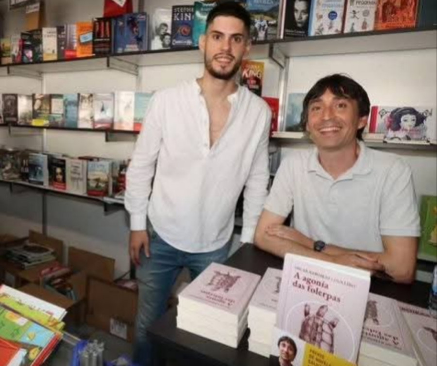 El rianxeiro Óscar Reboiras gana el VII Premio de Literatura Infantil "Carlos Mosteiro" de A Pobra con "Cando o mundo é azul"