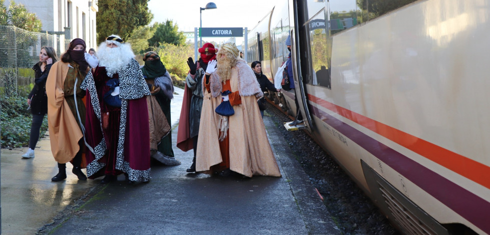 Los Reyes Magos volverán a llegar a Catoira en tren y recorrerán la villa en drakkar