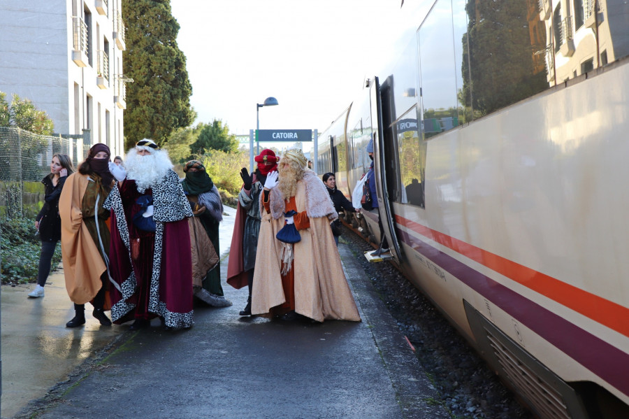 Los Reyes Magos volverán a llegar a Catoira en tren y recorrerán la villa en drakkar