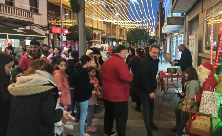 Los niños mecos entregan sus cartas a Papá Noel y disfrutan de una especial chocolatada