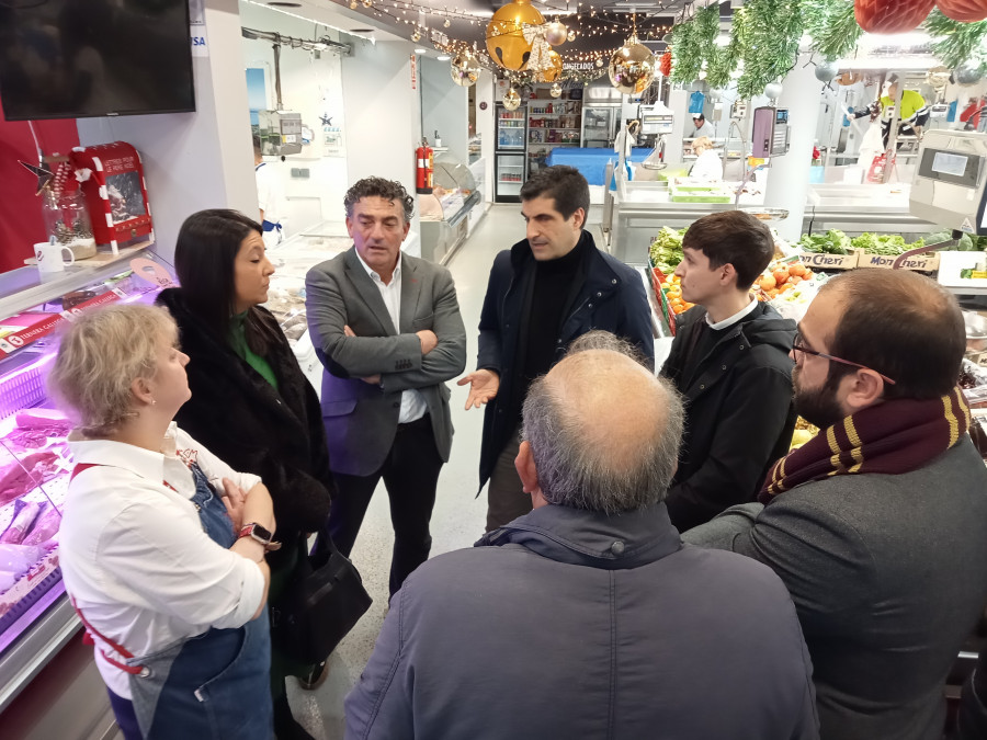 El director xeral de Comercio cree que la plaza de abastos de Ribeira es apta para el sello de mercado excelente