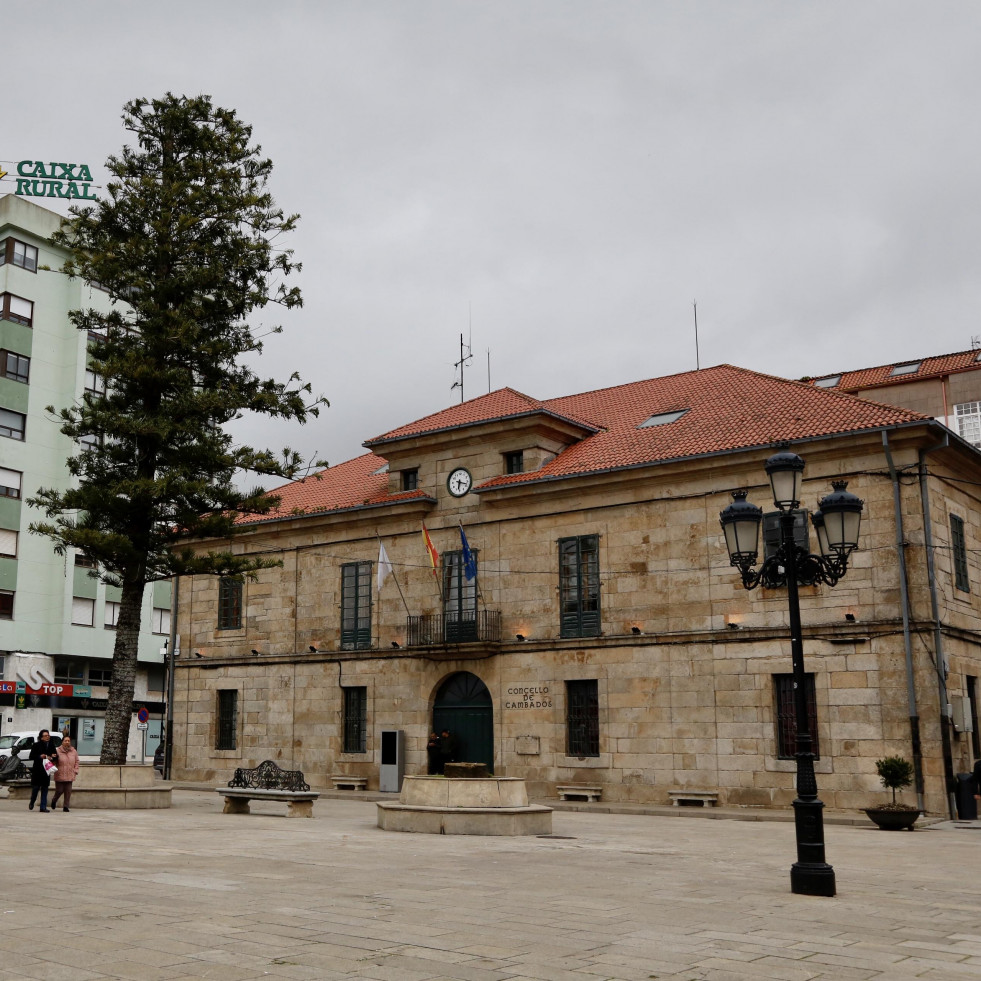 Lago confía en cubrir la plaza vacante en urbanismo en “menos dun mes” para desatascar el departamento