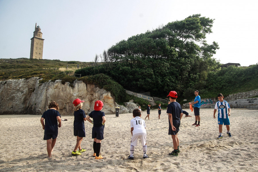 Talitrus Fútbol Playa organiza su primer campus en la playa de A Concha-Compostela