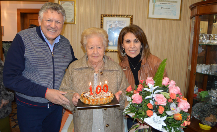 María Encarnación Lourdes Vázquez se convierte en centenaria en Sanxenxo