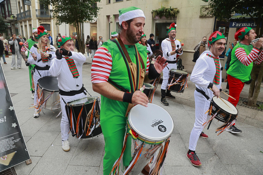 Los elfos dan el último toque de campana a las navidades de Vilagarcía