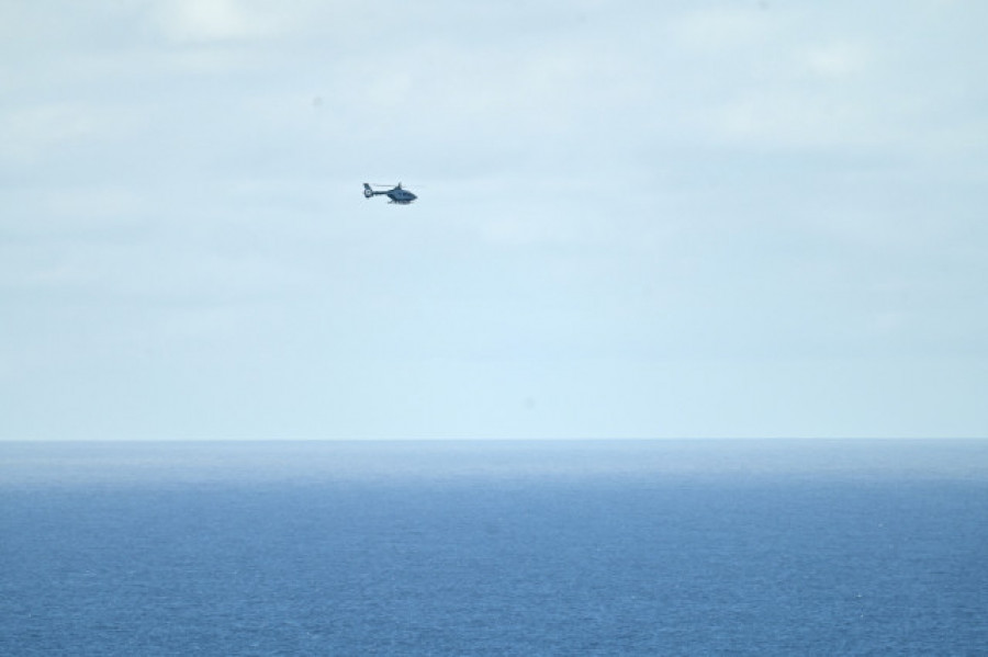 Una mujer y su bebé son evacuados en helicóptero de una patera en Lanzarote