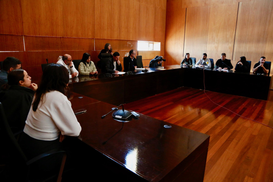 La esperada renovación de los focos del campo de fútbol de Testos comenzará esta semana