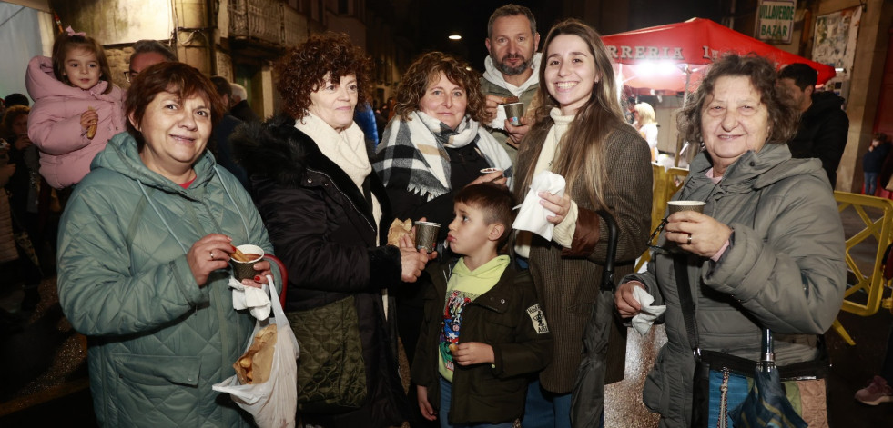 Miles de churros y chocolate caliente para desafiar a la lluvia y celebrar San Xulián en Pontecesures