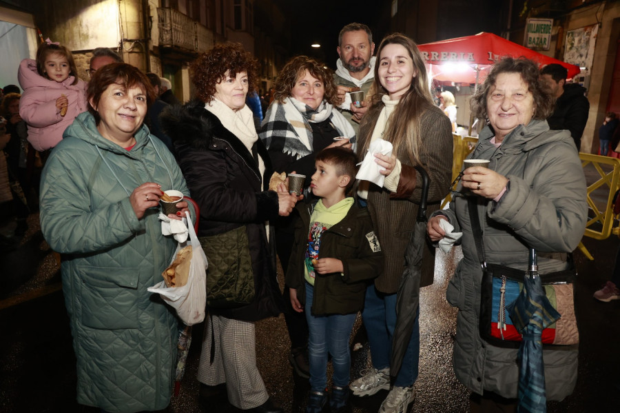 Miles de churros y chocolate caliente para desafiar a la lluvia y celebrar San Xulián en Pontecesures