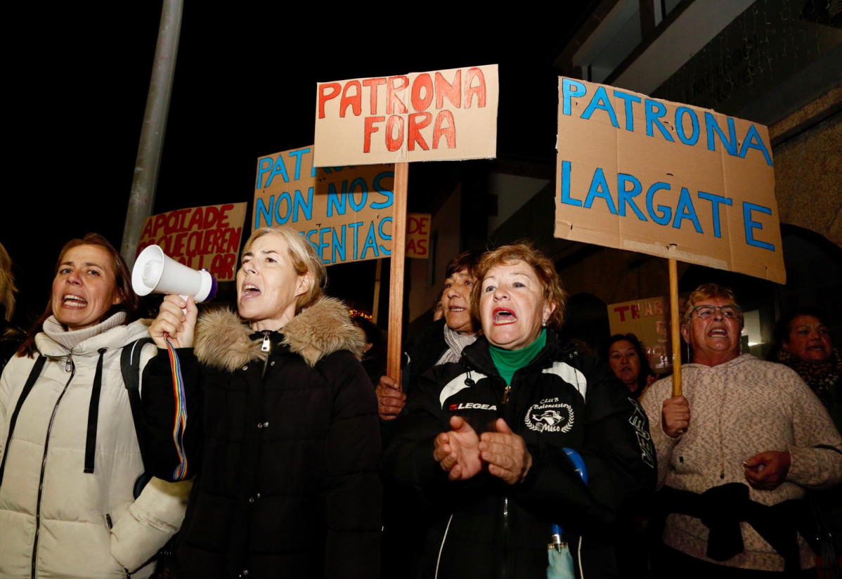 Manifestacion dimision patrona mayor de o grove
