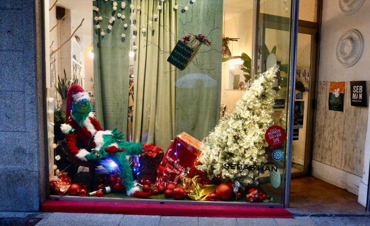 El Grinch se sale con la suya y gana el concurso de escaparates de Vilagarcía