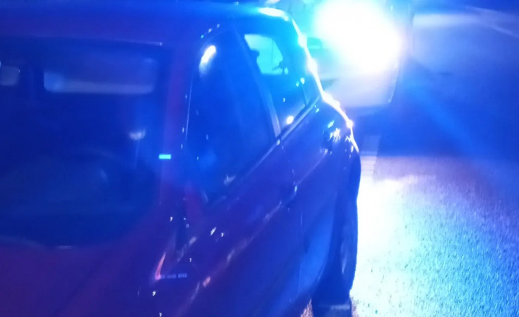 Un atropello en Catoira y una furgoneta volcada en Valga dejan dos personas heridas