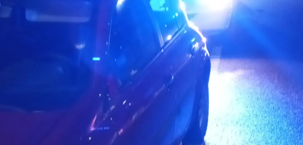 Un atropello en Catoira y una furgoneta volcada en Valga dejan dos personas heridas