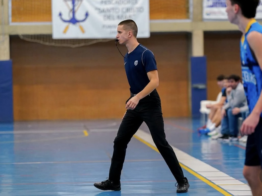 El vilagarciano Pedro Muñoz continúa creciendo en el arbitraje a nivel nacional