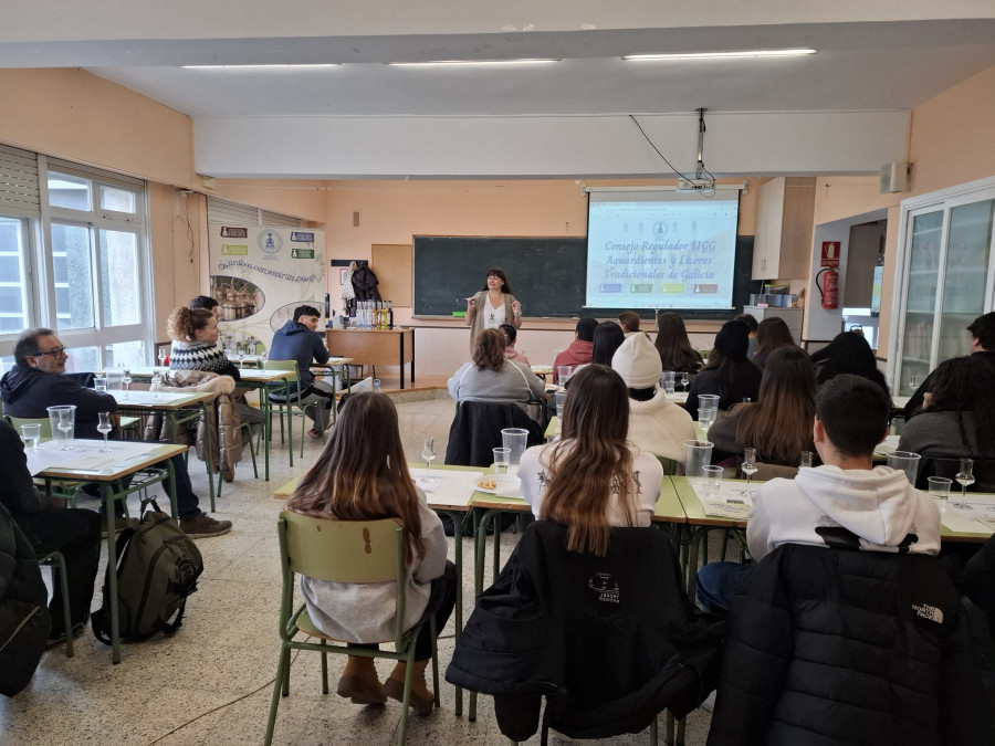 Aguardientes y Licores de Galicia ofrece una sesión formativa en el CIFP Politécnico de Lugo