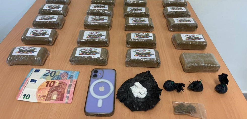 Detenido un joven de Cuntis que transportaba dos kilos de hachís en una furgoneta