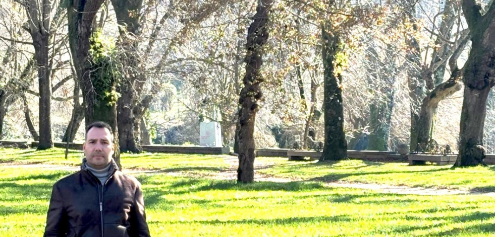 Caldas intensifica las labores de mantenimiento y la puesta a punto de la Carballeira y el Xardín