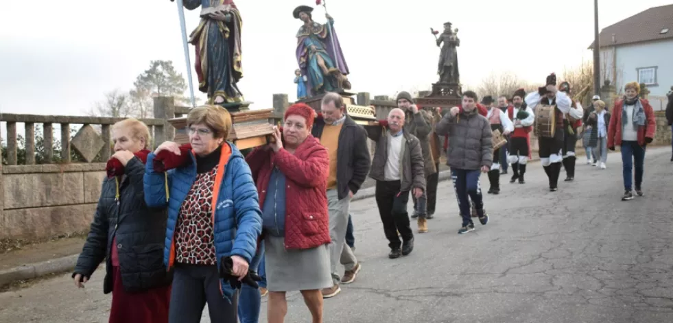 El traslado de San Roque y San Antón a Vilar inicia mañana los actos previos a la Procesión dos Lacóns
