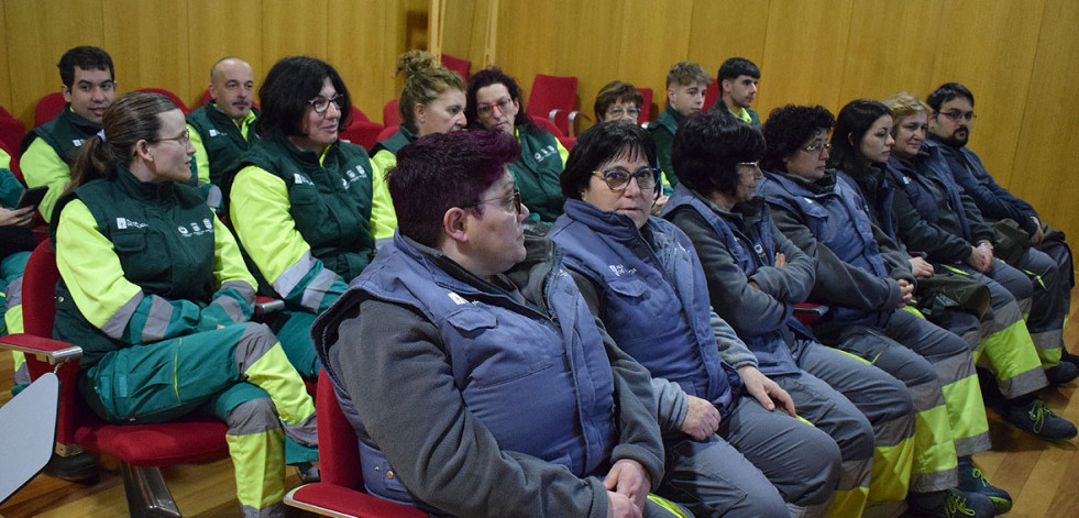 Valga, Moraña y Portas forman a una veintena de personas desempleadas en carpintería y forestales