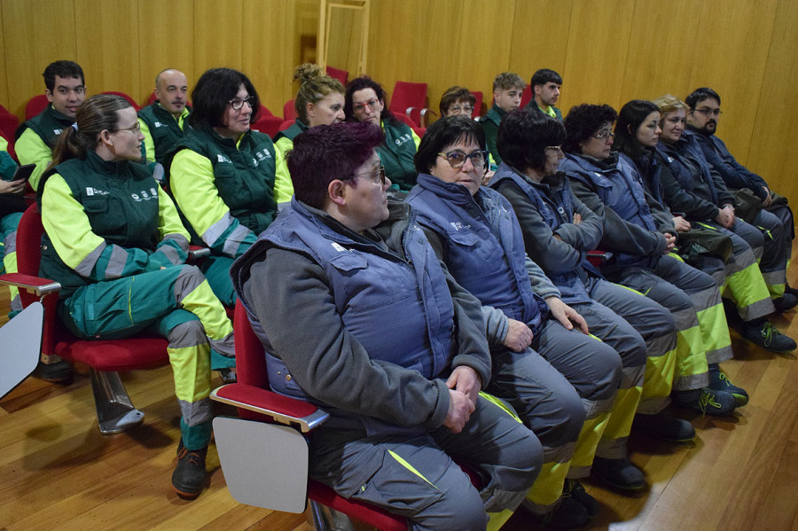 Valga, Moraña y Portas forman a una veintena de personas desempleadas en carpintería y forestales