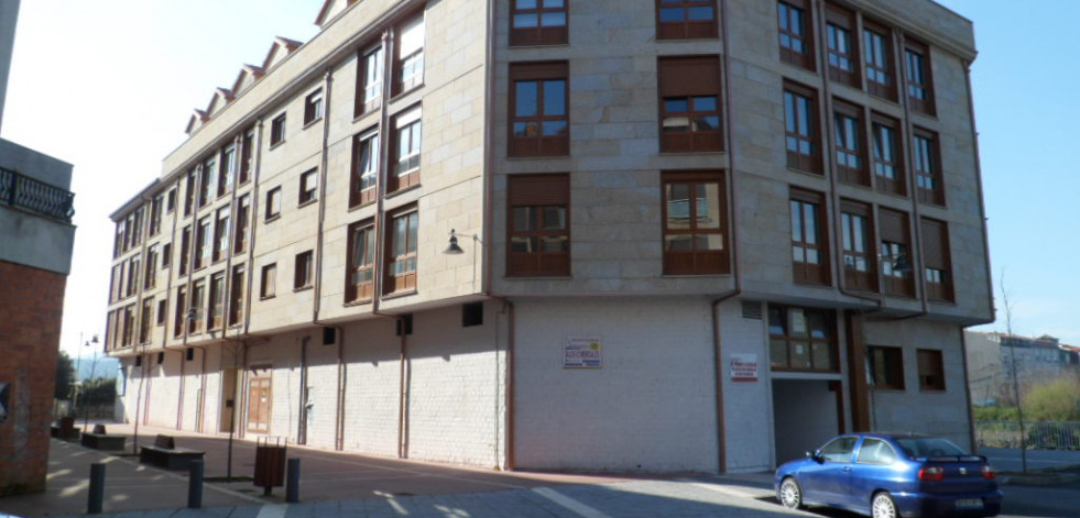 Subastan 33 inmuebles en el centro de Pontecesures por una deuda de la promotora