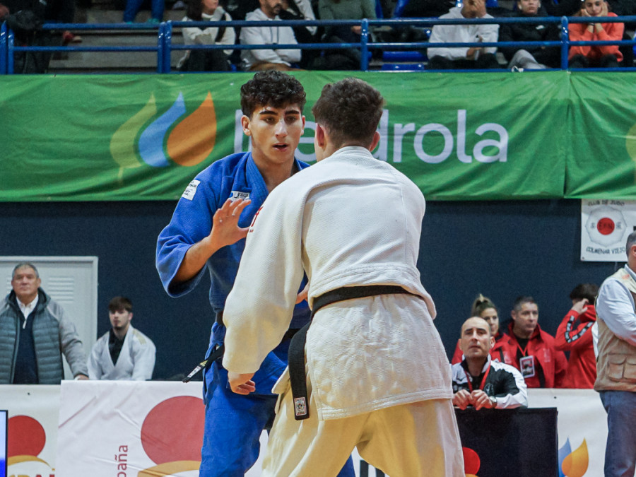 El arousano David Fernández saca su fortaleza en la Supercopa de España