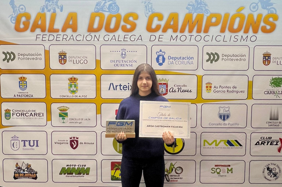 A valguesa Aroa Castromán recibe o título de campioa galega de Motocross