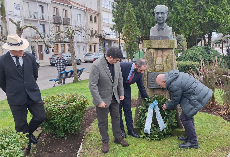 El delegado del Gobierno reivindica a Castelao como “patrimonio de todos os galegos” en la ofrenda floral en Rianxo