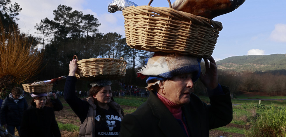 A procesión dos Lacóns de Valga en imaxes