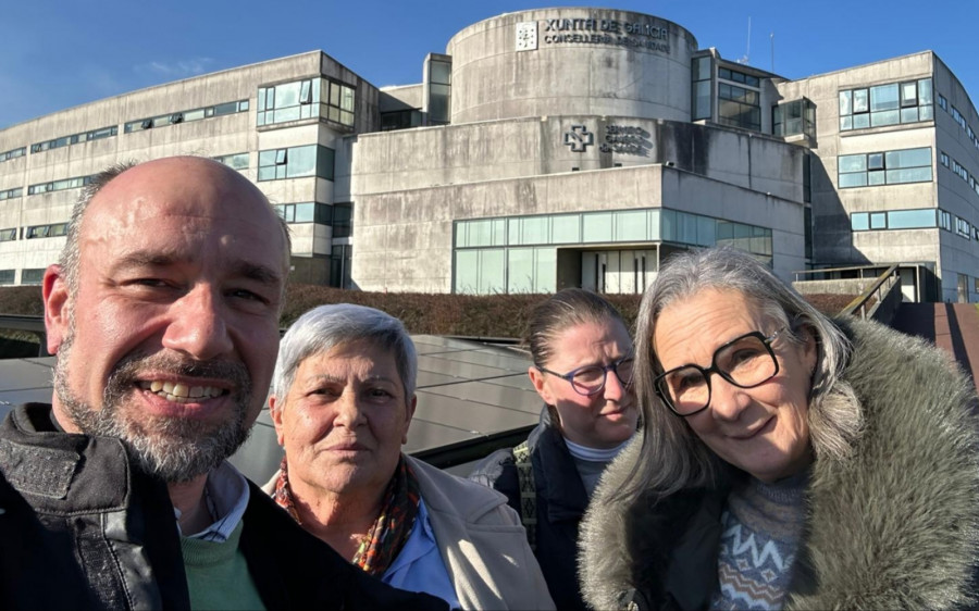El conselleiro de Sanidade se compromete a estudiar fórmulas para cubrir las dos plazas de médicos asignadas a Aguiño