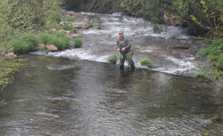 Inaugurada la temporada de pesca fluvial con beneficios para los mayores de 65