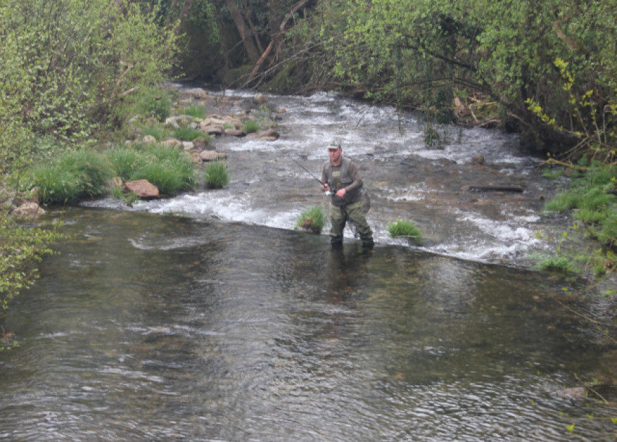 Inaugurada la temporada de pesca fluvial con beneficios para los mayores de 65
