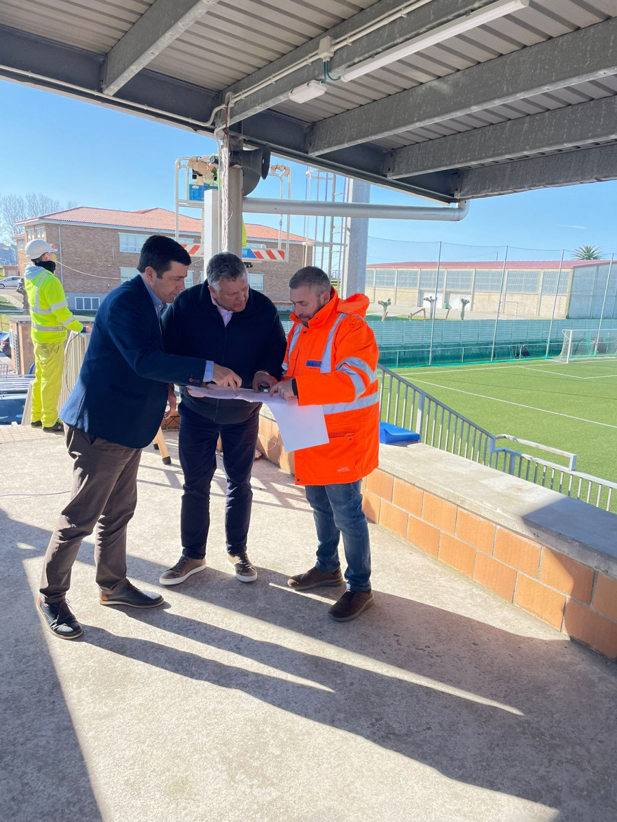 Sanxenxo renueva la iluminación y mejora las gradas del campo de Noalla tras una inversión de 108.000 euros