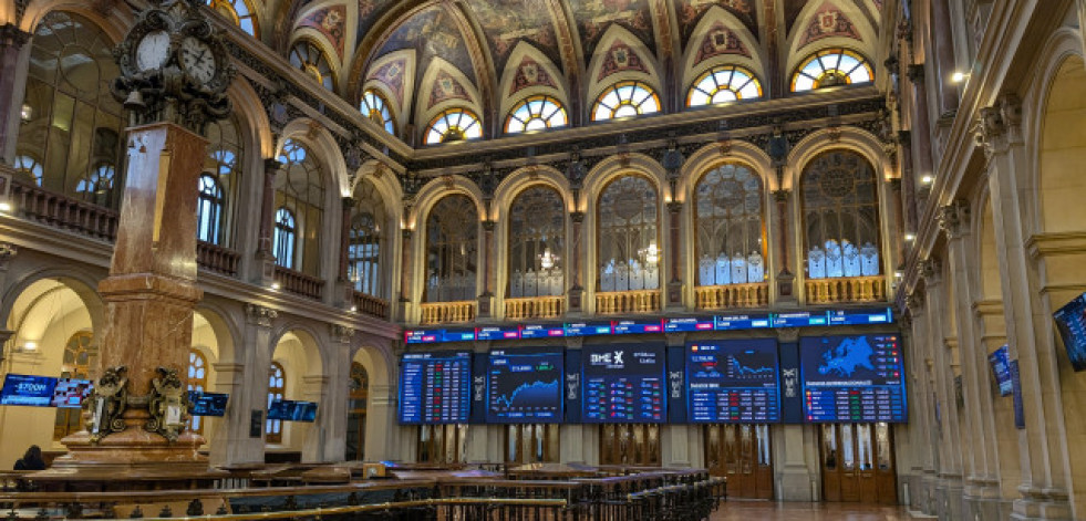 La bolsa cae el 0,33% y pierde el nivel de 12.700 puntos por el retroceso de Wall Street