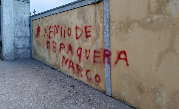 El cementerio de A Illa, blanco de las pintadas