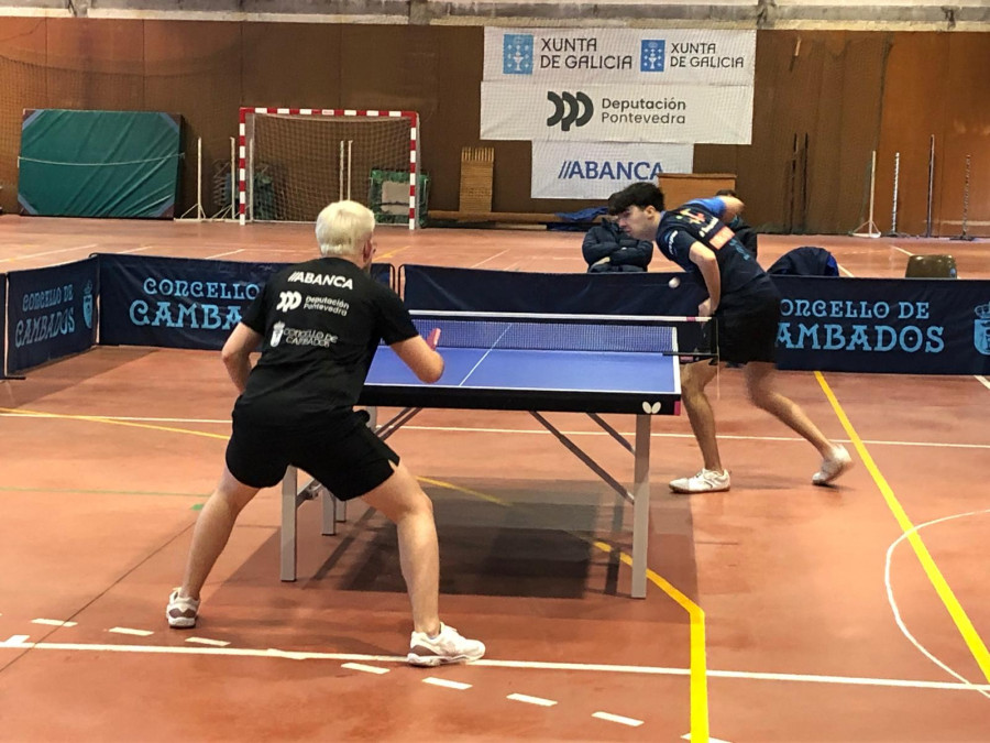 El Cambados vence al Zaragoza y empata con el  segundo