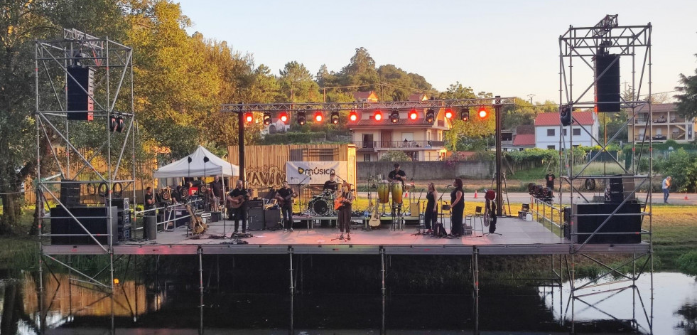 Augas de Galicia impone una multa de 1.500 euros por la instalación del palco en el Umia