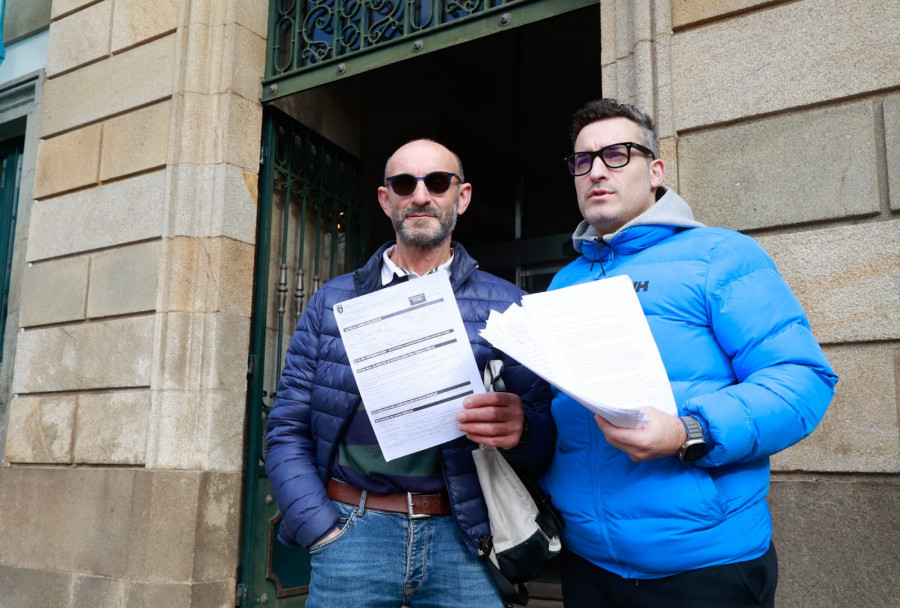 Jugar al tenis bajo la lluvia: Recogen 200 firmas para pedir una cubierta en las pistas de Vilagarcía