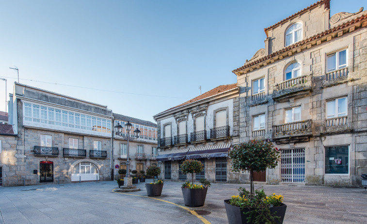 Cuntis crea la “Ruta de escaparates da Camelia” para dinamizar la villa