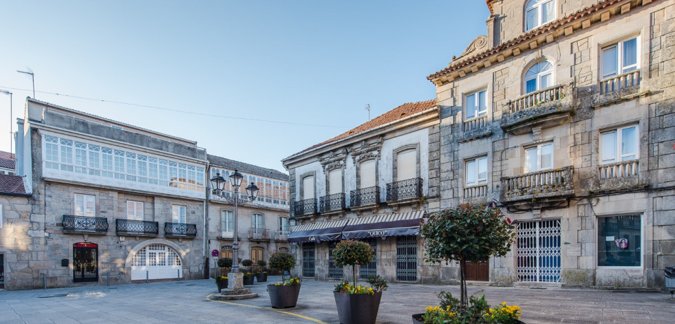 Cuntis crea la “Ruta de escaparates da Camelia” para dinamizar la villa