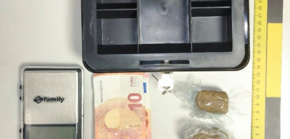 Detenido en Melide un joven de 19 años por traficar con drogas en la zona de ocio nocturno